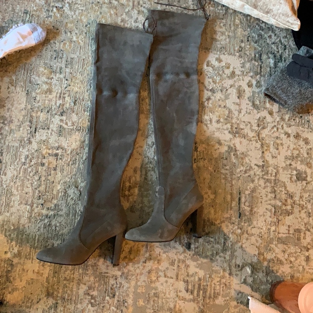 Stuart Weizman gray highland boots